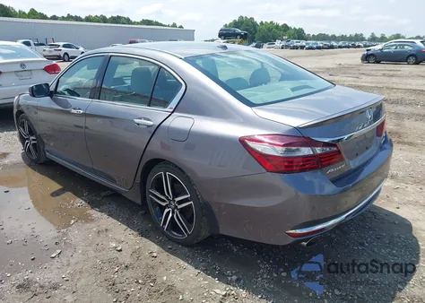 2016 Honda Accord Touring z USA, uszkodzony, nr VIN 1HGCR3F93GA027676